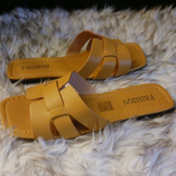 Nwot Vegan Leather Slides sz 8.5 - Picture 7 of 9